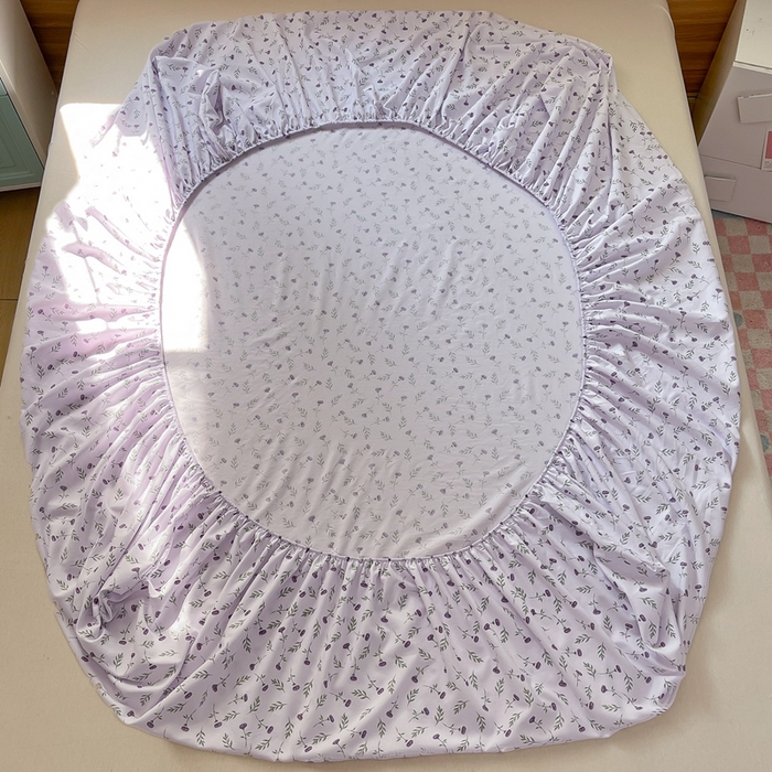 91家纺网 家纺一手货源 找家纺 默忆 2026新款针织双层纱印花糯小棉床笠 紫色花海