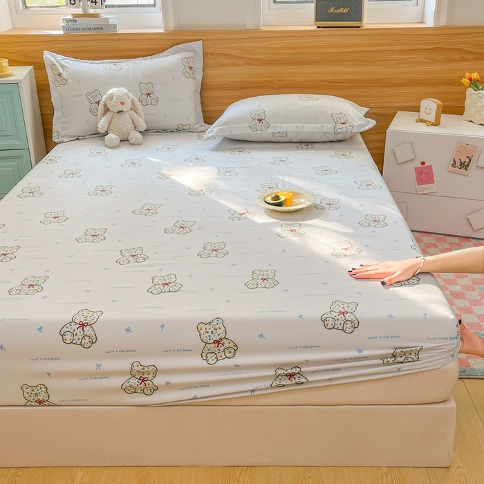 91家纺网 家纺一手货源 找家纺 默忆 2026新款针织双层纱印花糯小棉床笠 七彩小熊