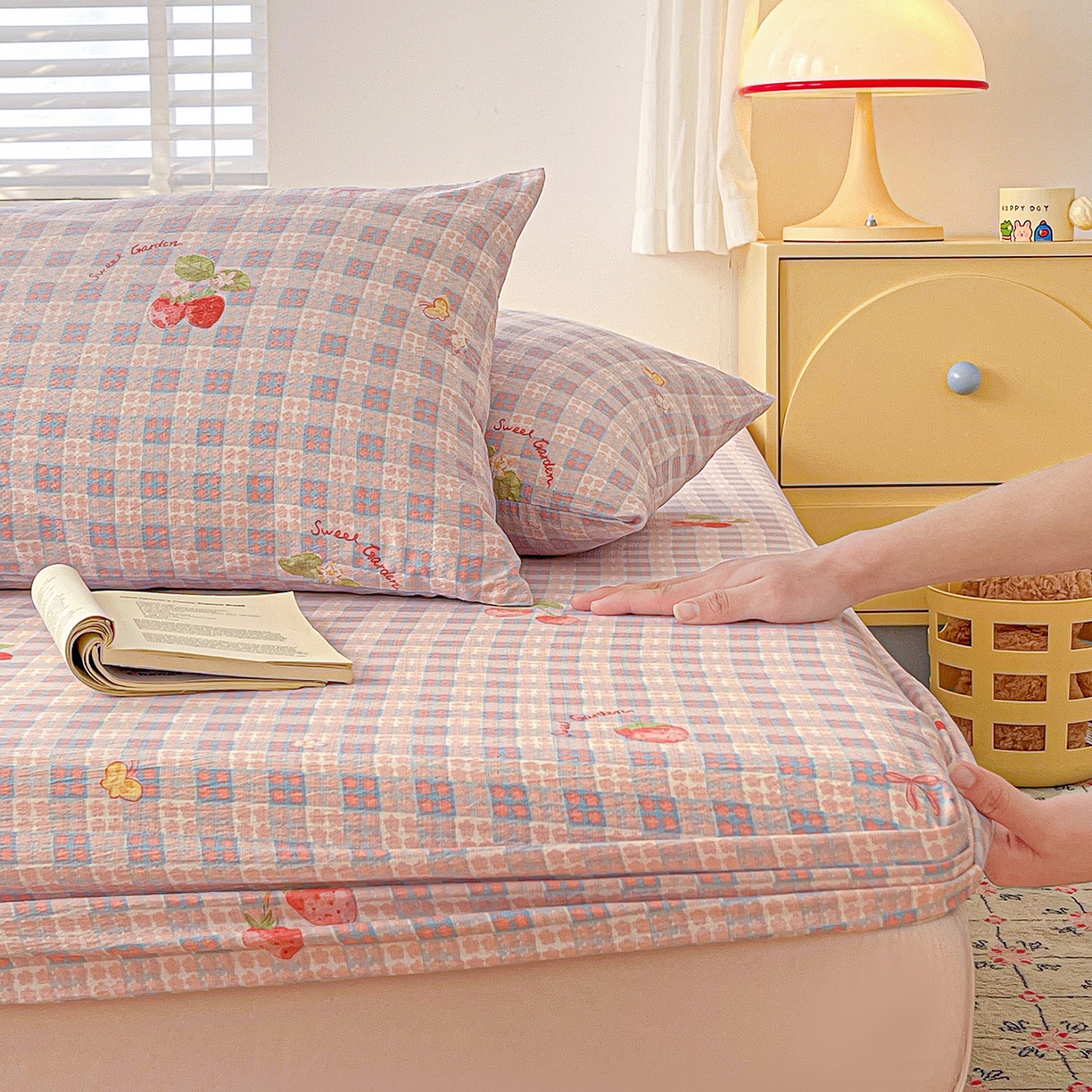 91家纺网 家纺一手货源 找家纺 仟人梦 2026新款云感双层纱印花单床笠床笠单件 草莓之语