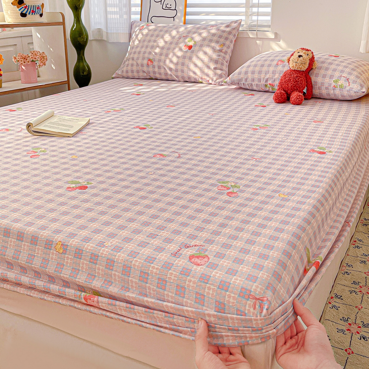 91家纺网 家纺一手货源 找家纺 仟人梦 2026新款云感双层纱印花单床笠床笠单件 草莓之语