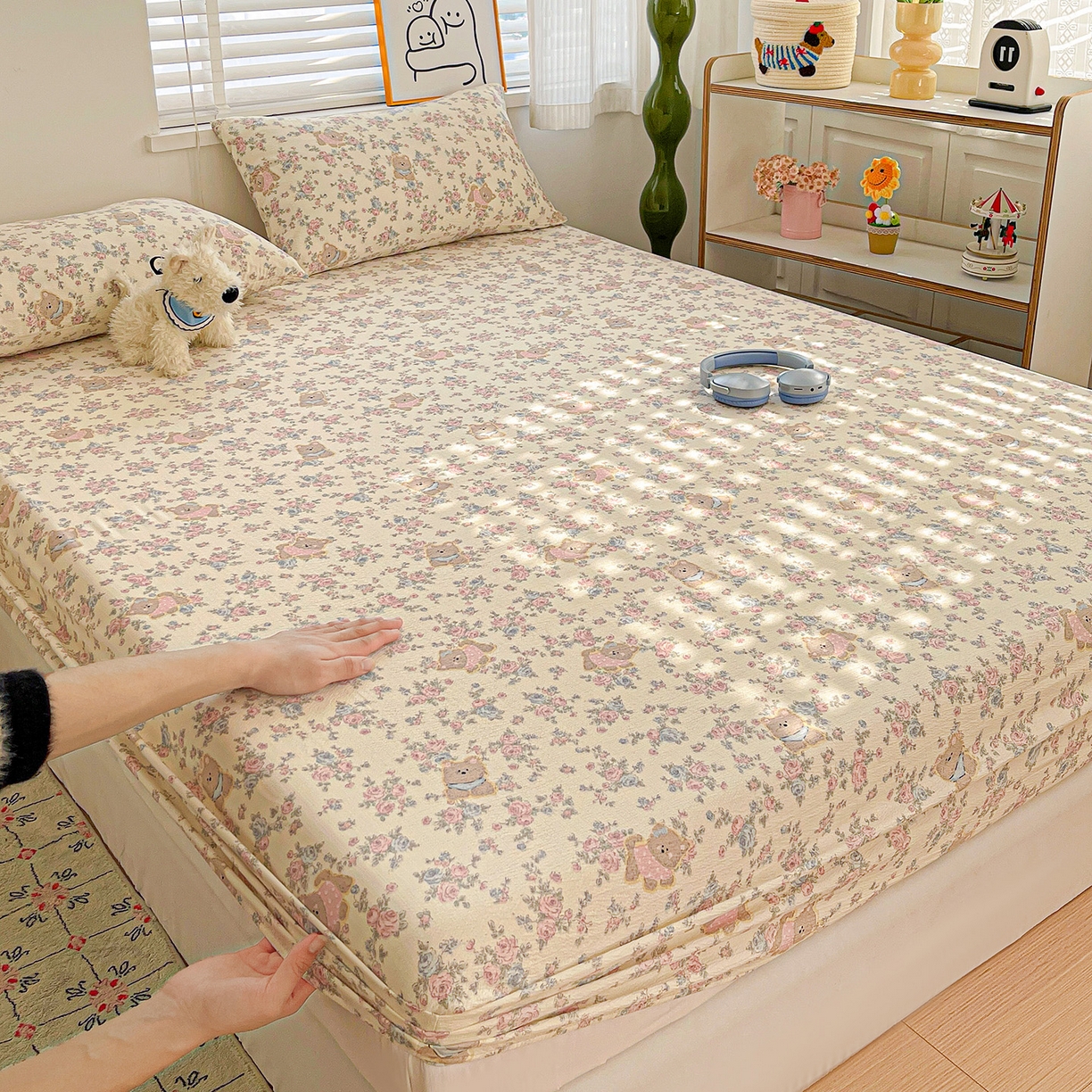 91家纺网 家纺一手货源 找家纺 仟人梦 2026新款云感双层纱印花单床笠床笠单件 花园里