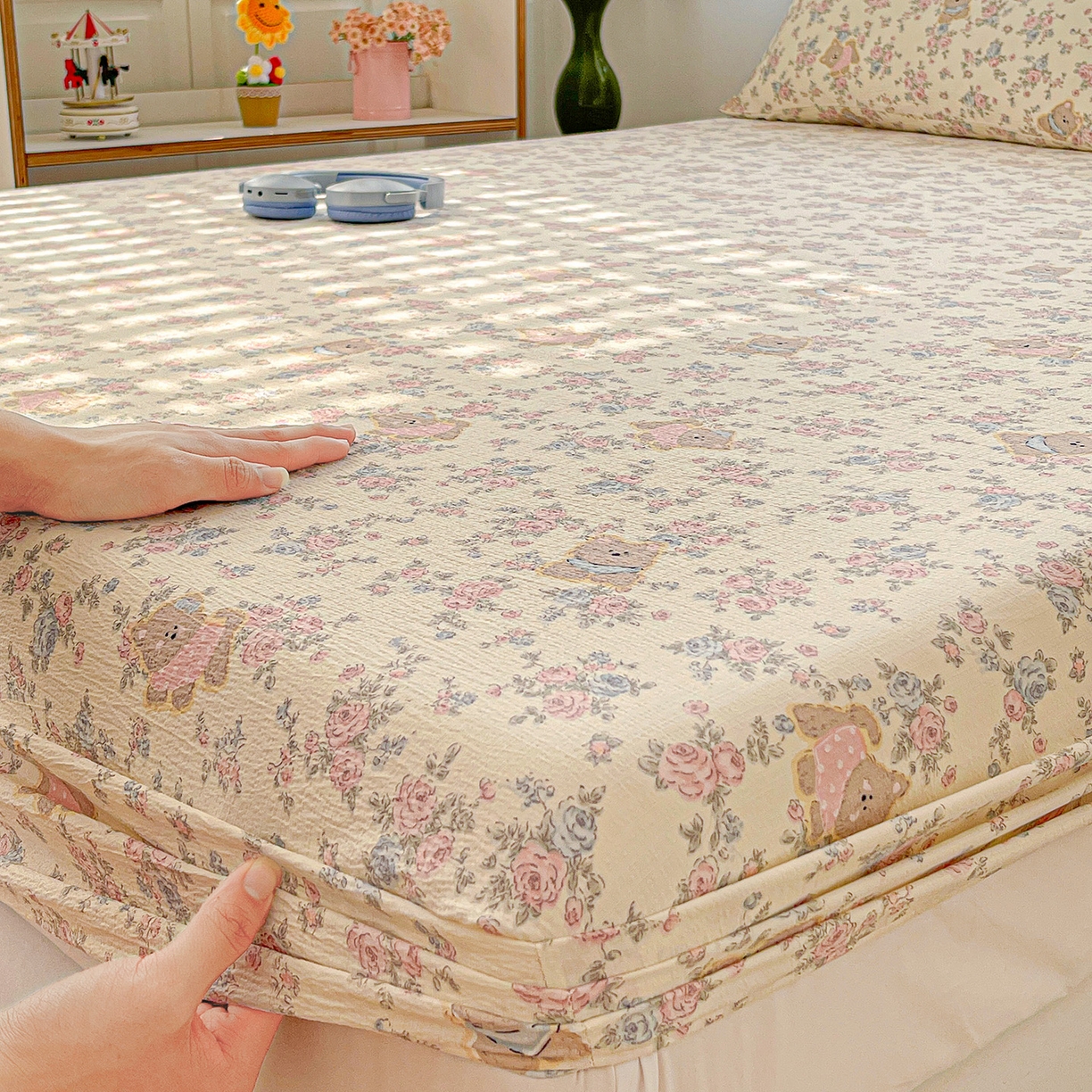 91家纺网 家纺一手货源 找家纺 仟人梦 2026新款云感双层纱印花单床笠床笠单件 花园里