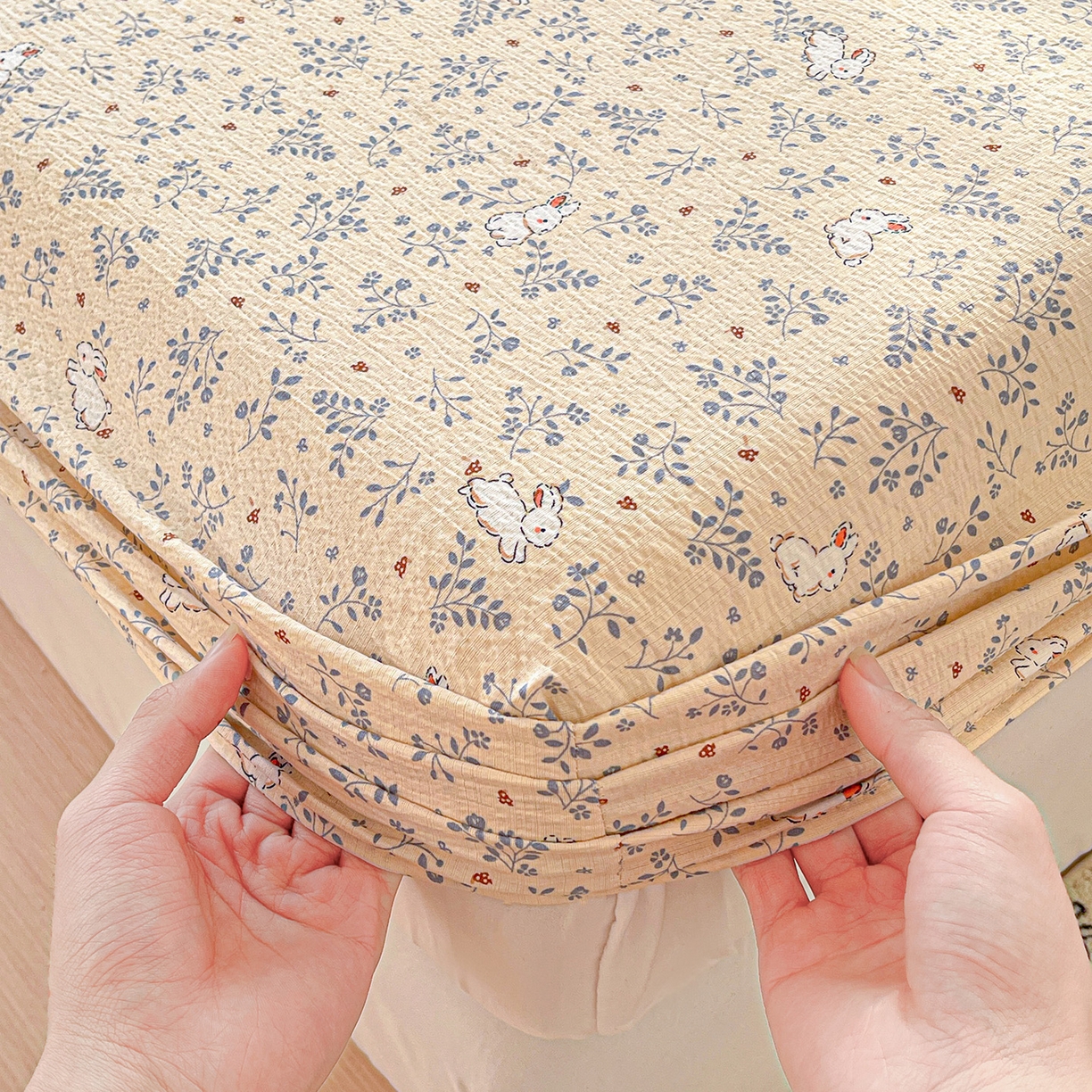 91家纺网 家纺一手货源 找家纺 仟人梦 2026新款云感双层纱印花单床笠床笠单件 花园兔