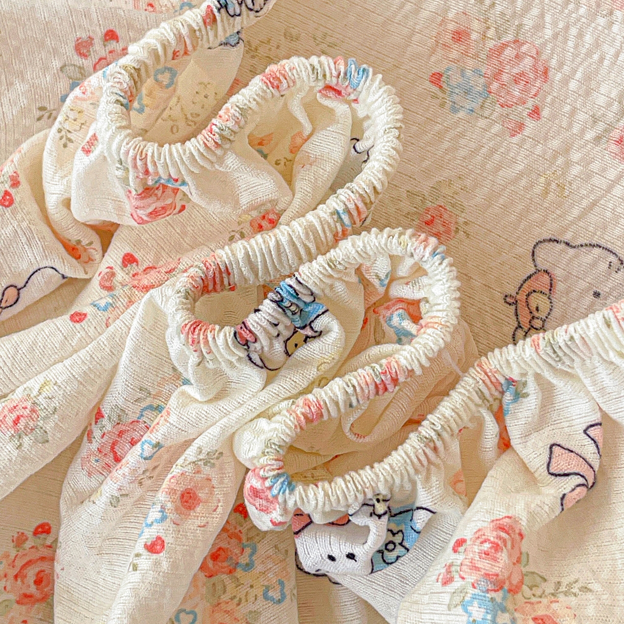 91家纺网 家纺一手货源 找家纺 仟人梦 2026新款云感双层纱印花单床笠床笠单件 凯迪猫