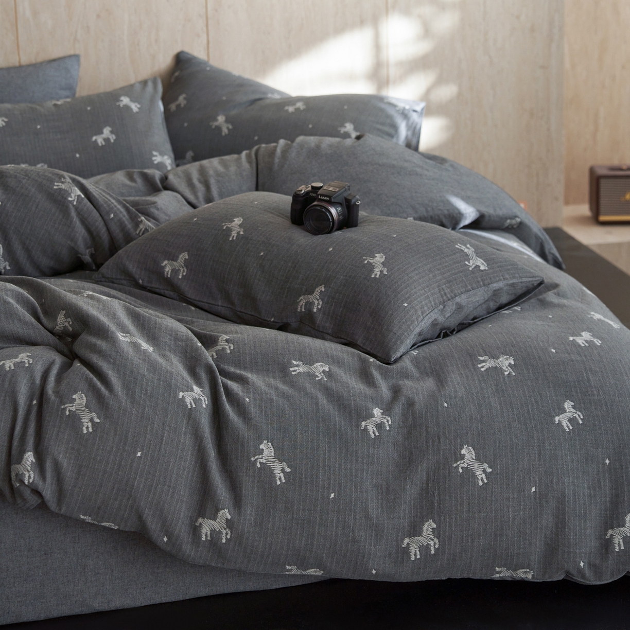 91家纺网 家纺一手货源 找家纺 如一 2026新款色织提花全棉水洗棉纯棉四件套第二批 骏影-黑