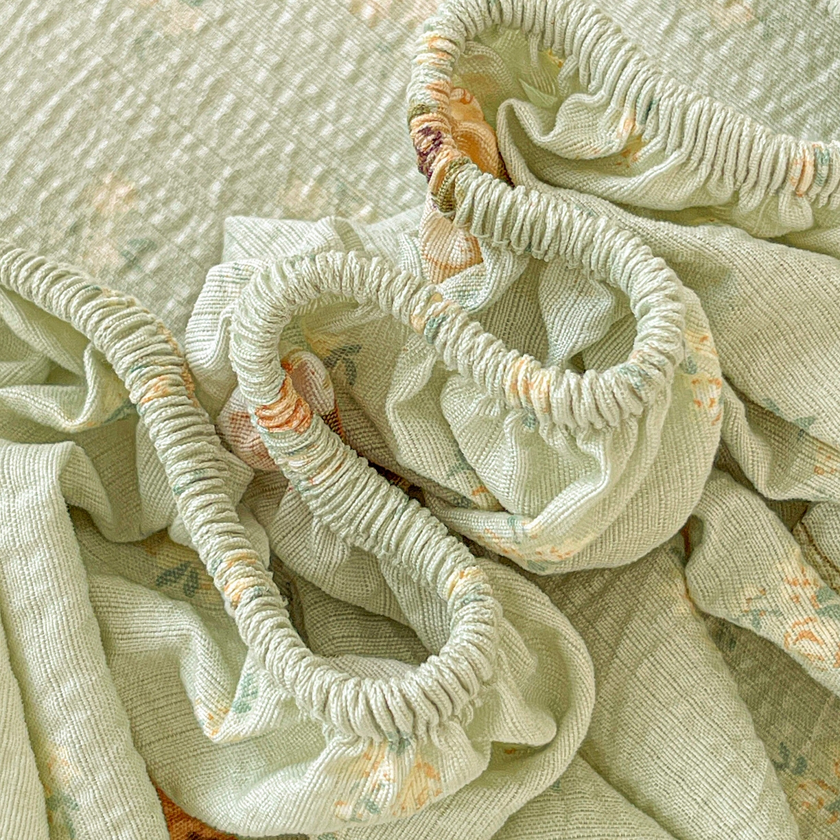 91家纺网 家纺一手货源 找家纺 仟人梦 2026新款云感双层纱印花单床笠床笠单件 绿色泡泡