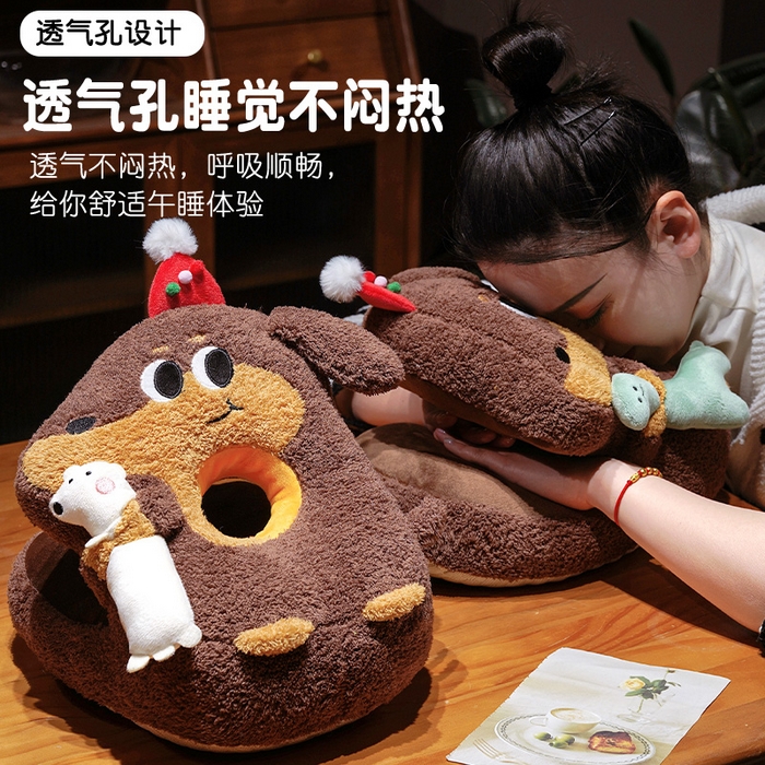 91家纺网 家纺一手货源 找家纺 仟亿莱 2026新款抱娃腊肠狗双面午睡枕 枕头枕芯 组合图仅供展示不可下单