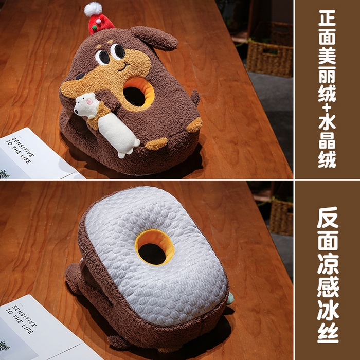 91家纺网 家纺一手货源 找家纺 仟亿莱 2026新款抱娃腊肠狗双面午睡枕 枕头枕芯 双面俏皮小熊