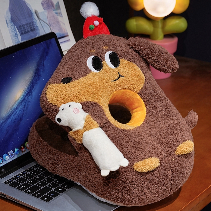 91家纺网 家纺一手货源 找家纺 仟亿莱 2026新款抱娃腊肠狗双面午睡枕 枕头枕芯 组合图仅供展示不可下单