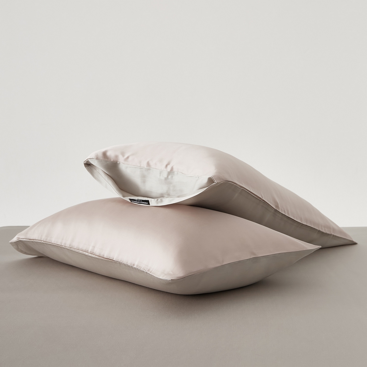 91家纺网 家纺一手货源 找家纺 EH家居 2026春夏新款简约纯色天丝单品枕套（AB版）（被套同款） 仲夏-粉灰