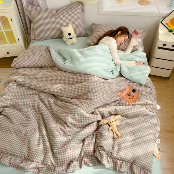 91家纺网 家纺一手货源 找家纺 默忆 2026新款A类水洗棉双层纱花边夏被夏凉被空调被被子被芯 咖色小格