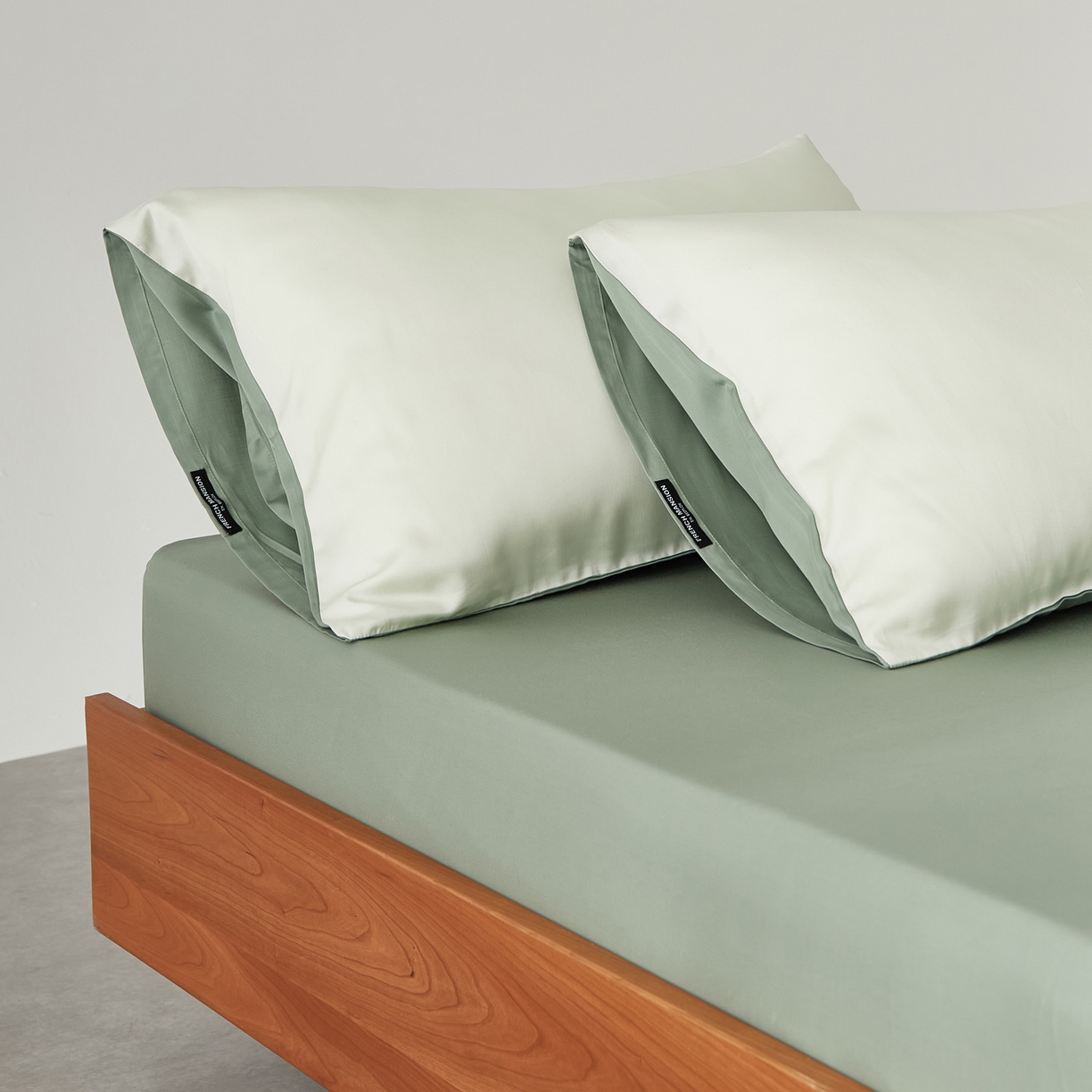 91家纺网 家纺一手货源 找家纺 EH家居 2026春夏新款简约纯色天丝单品枕套（AB版）（被套同款） 仲夏-仲夏夜绿