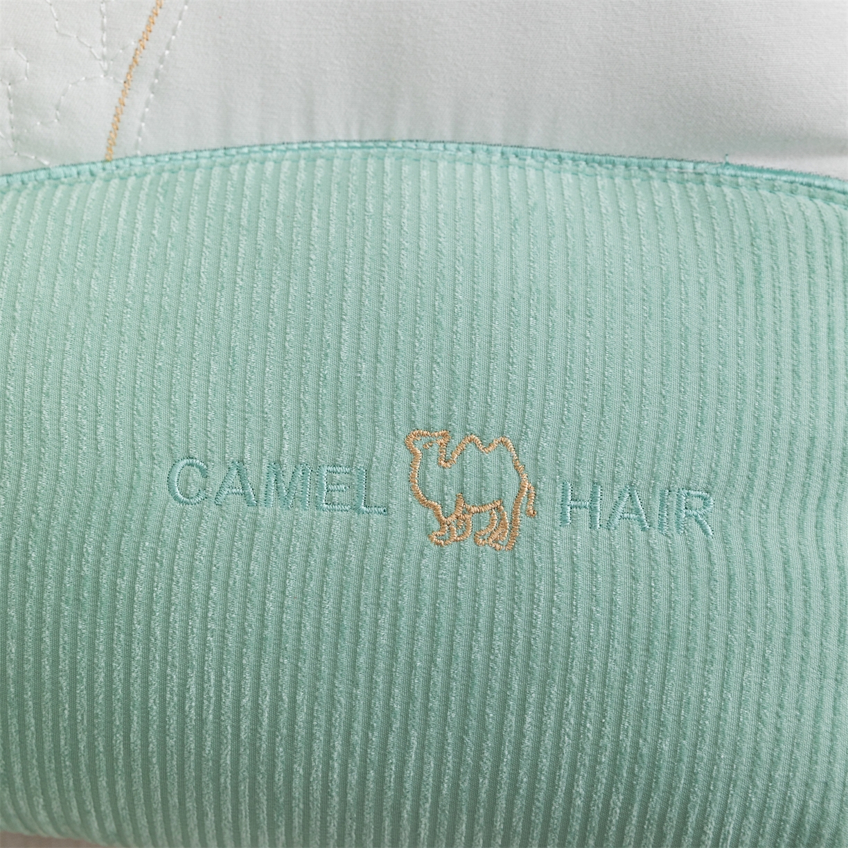 91家纺网 家纺一手货源 找家纺 浩宇家纺 2026新款驼绒蛋白枕枕头枕芯护颈枕成人家用舒适护颈款6303 驼绒蛋白枕-绿色