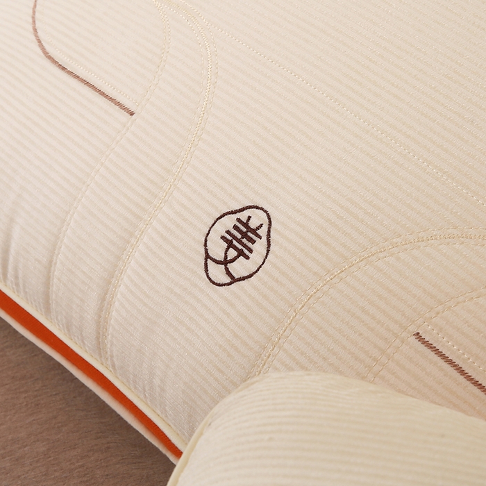 91家纺网 家纺一手货源 找家纺 浩宇家纺 2026新款雪尼绒枕头枕芯单人刺绣护颈枕成人家用舒适款6304 姜舒暖-立体白色