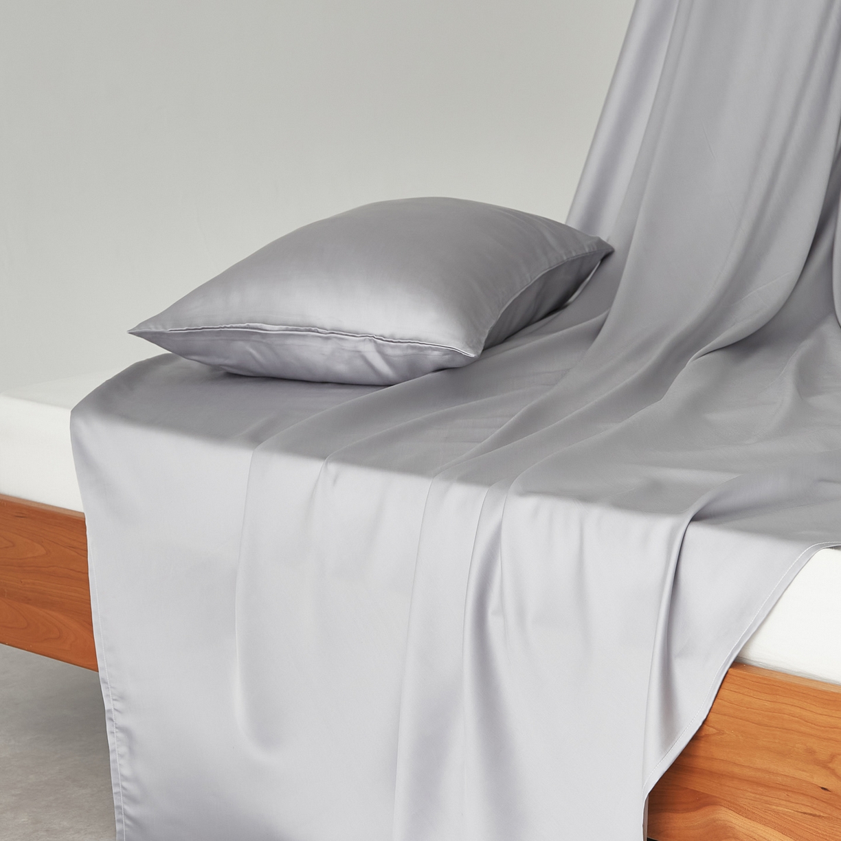 91家纺网 家纺一手货源 找家纺 EH家居 2026春夏新款简约纯色天丝单品床单 丁香灰