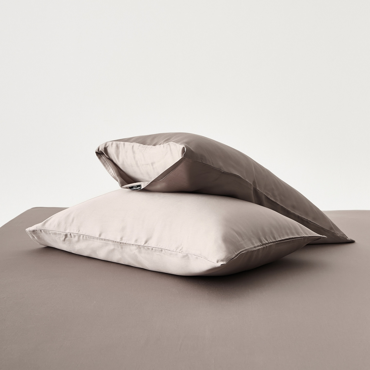 91家纺网 家纺一手货源 找家纺 EH家居 2026春夏新款简约纯色天丝单品枕套（AA版）（床单床笠同款） 茶灰色