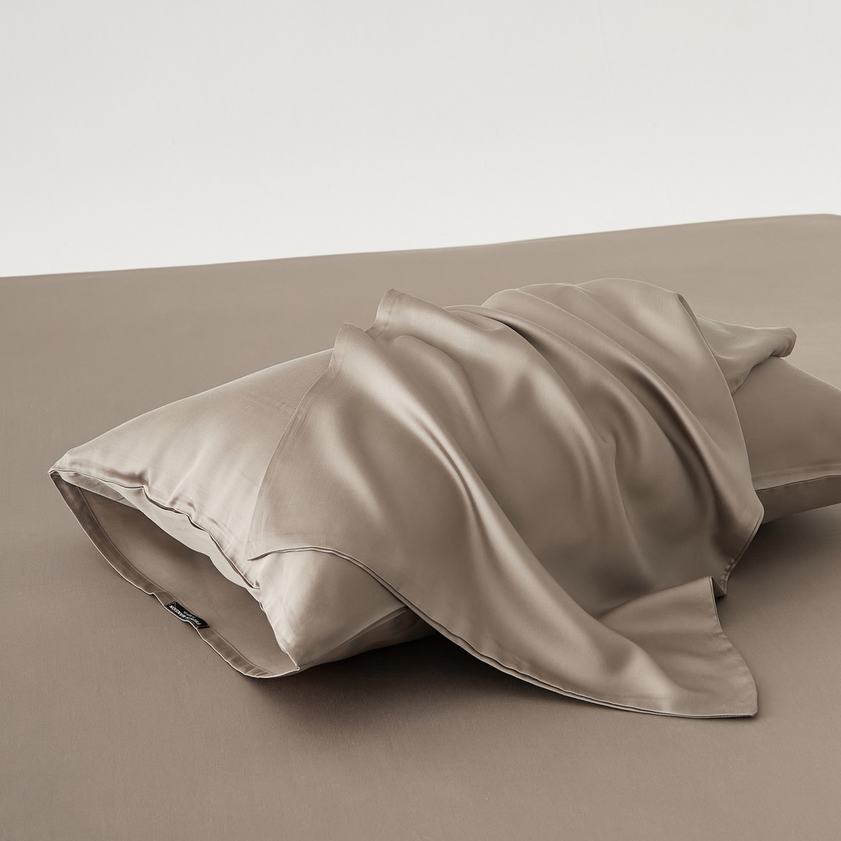 91家纺网 家纺一手货源 找家纺 EH家居 2026春夏新款简约纯色天丝单品枕套（AA版）（床单床笠同款） 姜饼棕