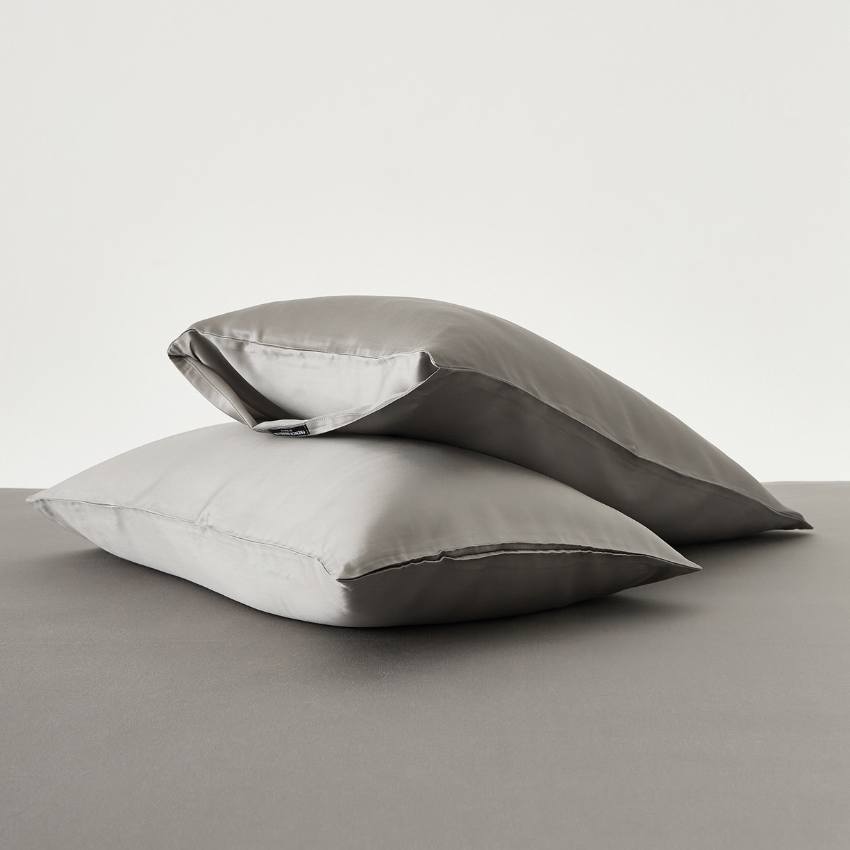 91家纺网 家纺一手货源 找家纺 EH家居 2026春夏新款简约纯色天丝单品枕套（AA版）（床单床笠同款） 破晓深灰
