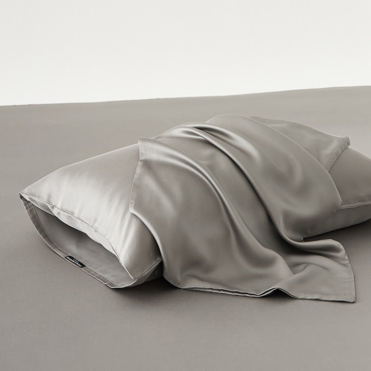 91家纺网 家纺一手货源 找家纺 EH家居 2026春夏新款简约纯色天丝单品枕套（AA版）（床单床笠同款） 破晓深灰