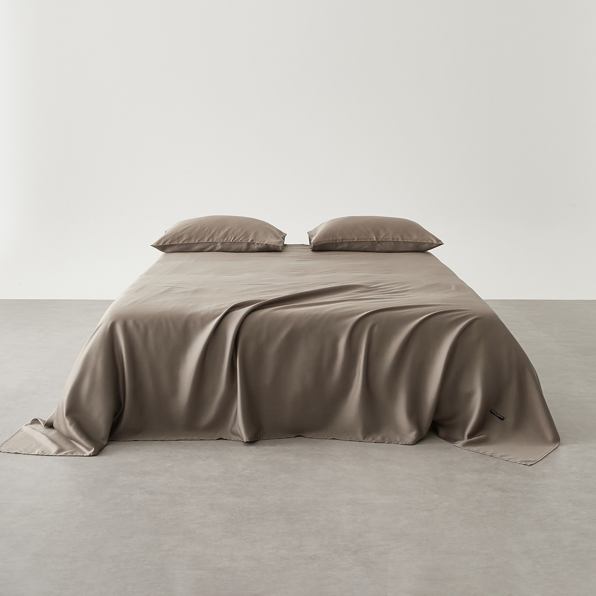 91家纺网 家纺一手货源 找家纺 EH家居 2026春夏新款简约纯色天丝单品床单 姜饼棕