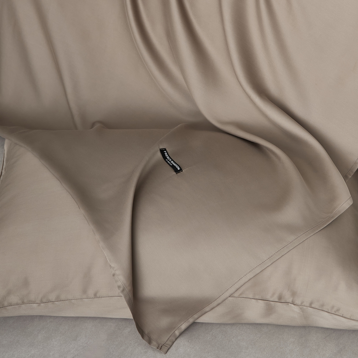 91家纺网 家纺一手货源 找家纺 EH家居 2026春夏新款简约纯色天丝单品床单 姜饼棕