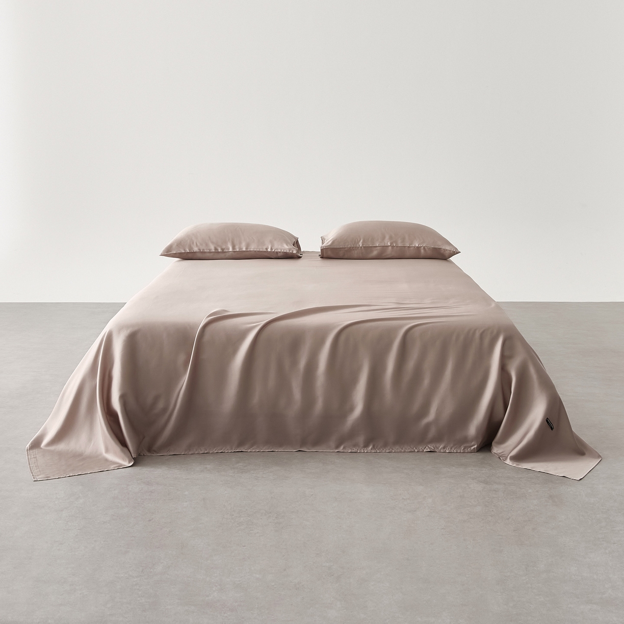 91家纺网 家纺一手货源 找家纺 EH家居 2026春夏新款简约纯色天丝单品床单 罗浮粉