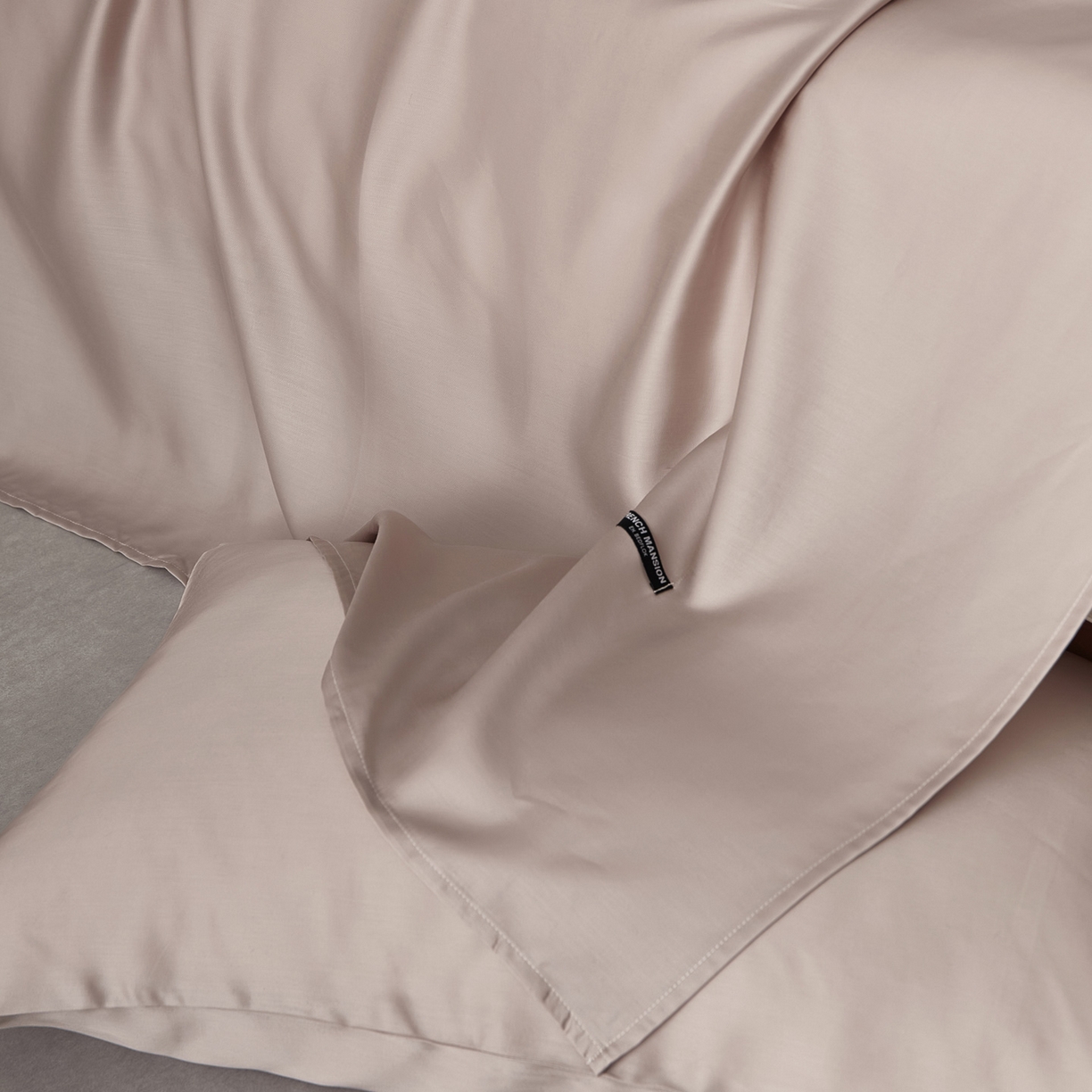 91家纺网 家纺一手货源 找家纺 EH家居 2026春夏新款简约纯色天丝单品床单 罗浮粉