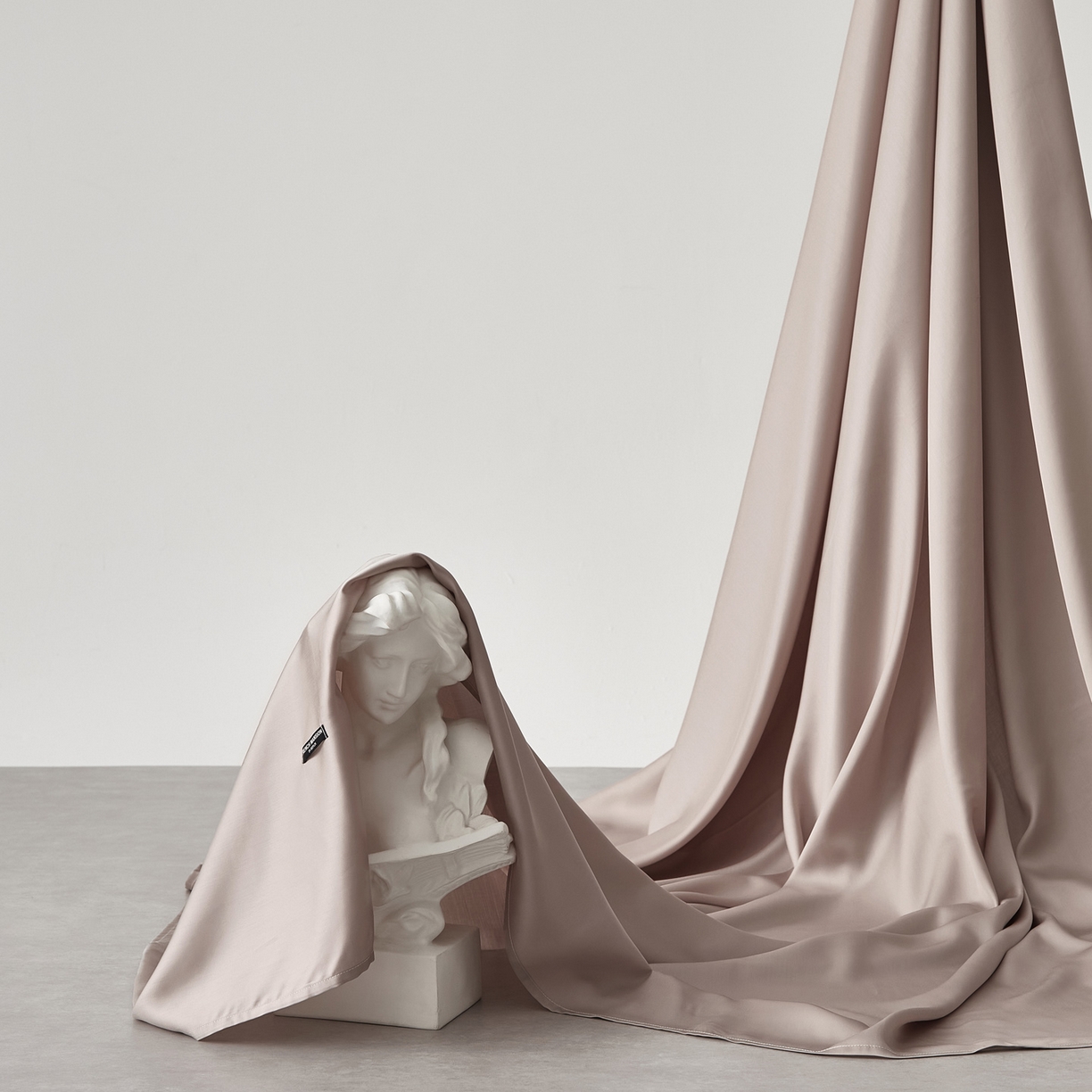 91家纺网 家纺一手货源 找家纺 EH家居 2026春夏新款简约纯色天丝单品床单 罗浮粉