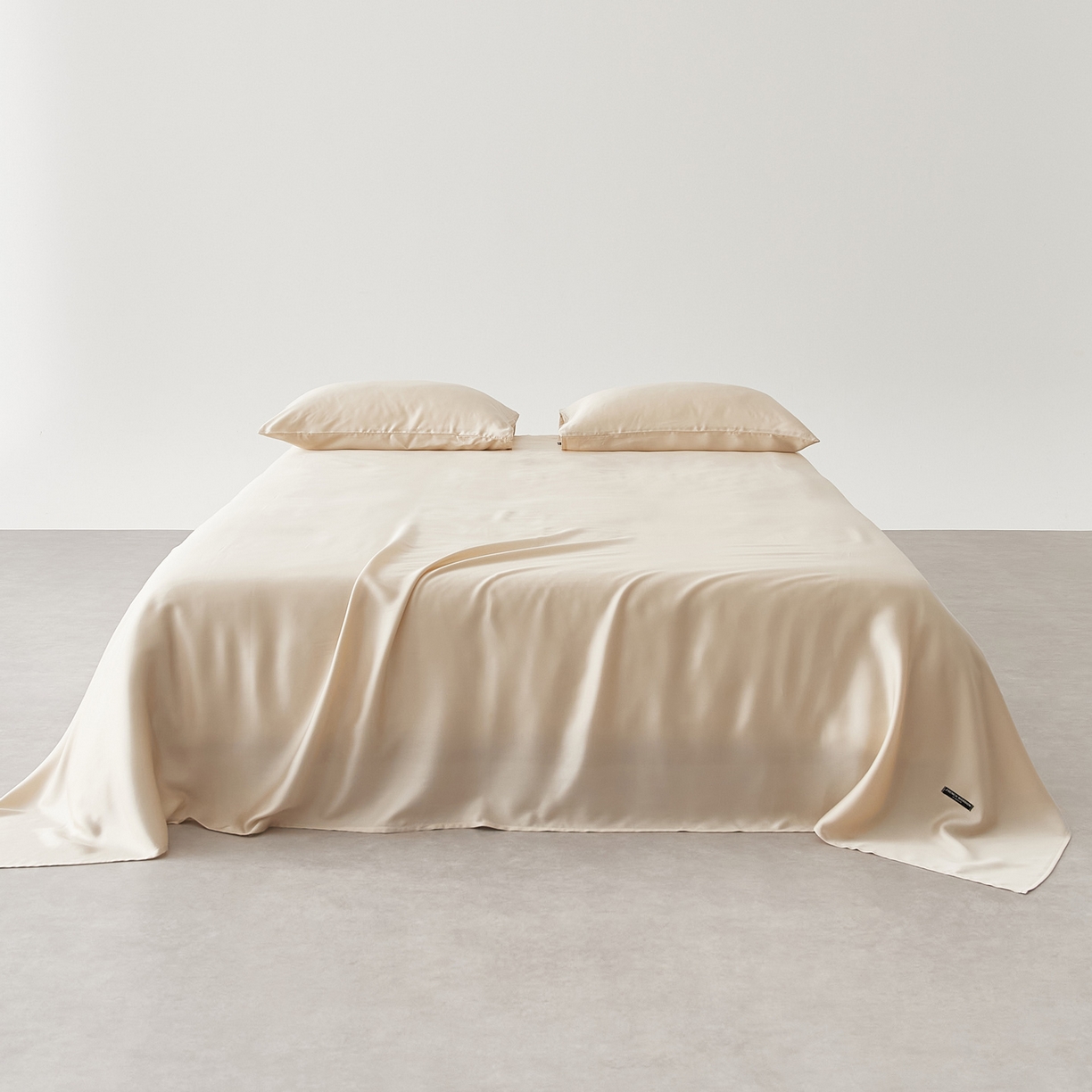 91家纺网 家纺一手货源 找家纺 EH家居 2026春夏新款简约纯色天丝单品床单 奶油香槟