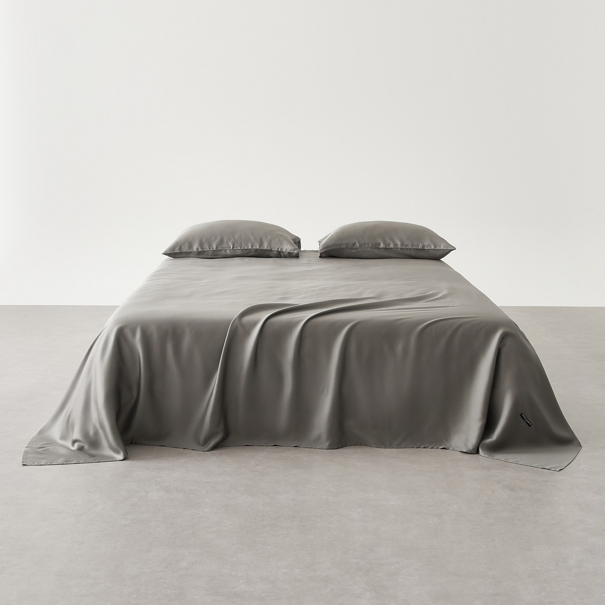 91家纺网 家纺一手货源 找家纺 EH家居 2026春夏新款简约纯色天丝单品床单 破晓深灰