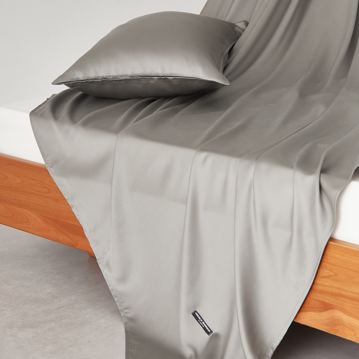 91家纺网 家纺一手货源 找家纺 EH家居 2026春夏新款简约纯色天丝单品床单 破晓深灰