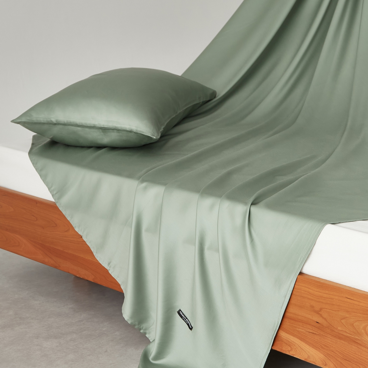 91家纺网 家纺一手货源 找家纺 EH家居 2026春夏新款简约纯色天丝单品床单 松香绿