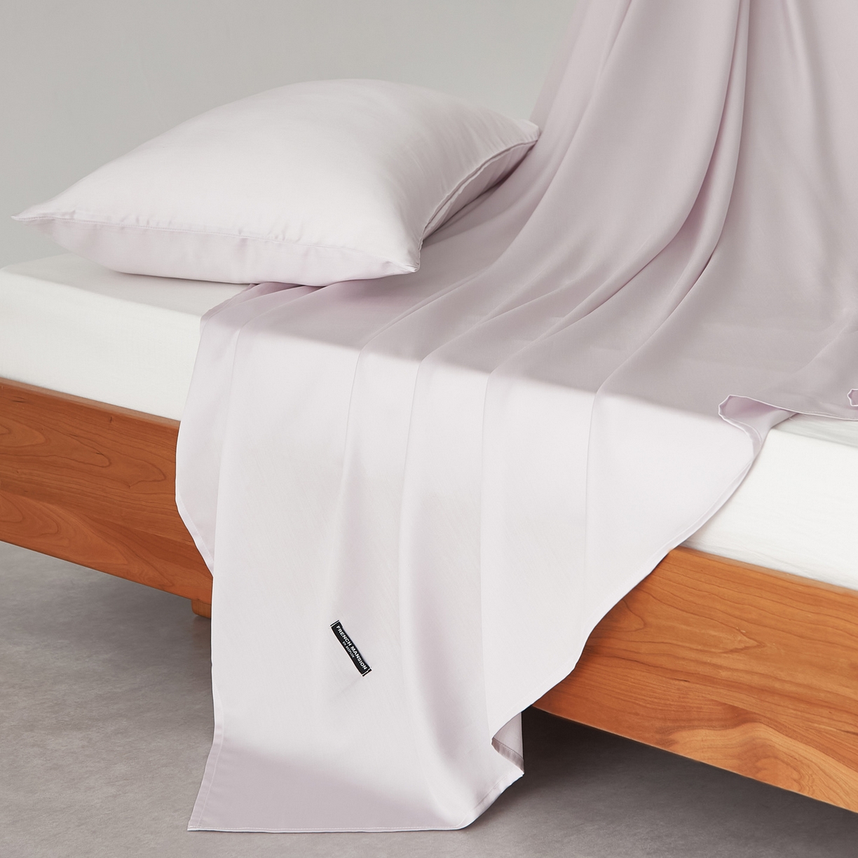 91家纺网 家纺一手货源 找家纺 EH家居 2026春夏新款简约纯色天丝单品床单 月见粉