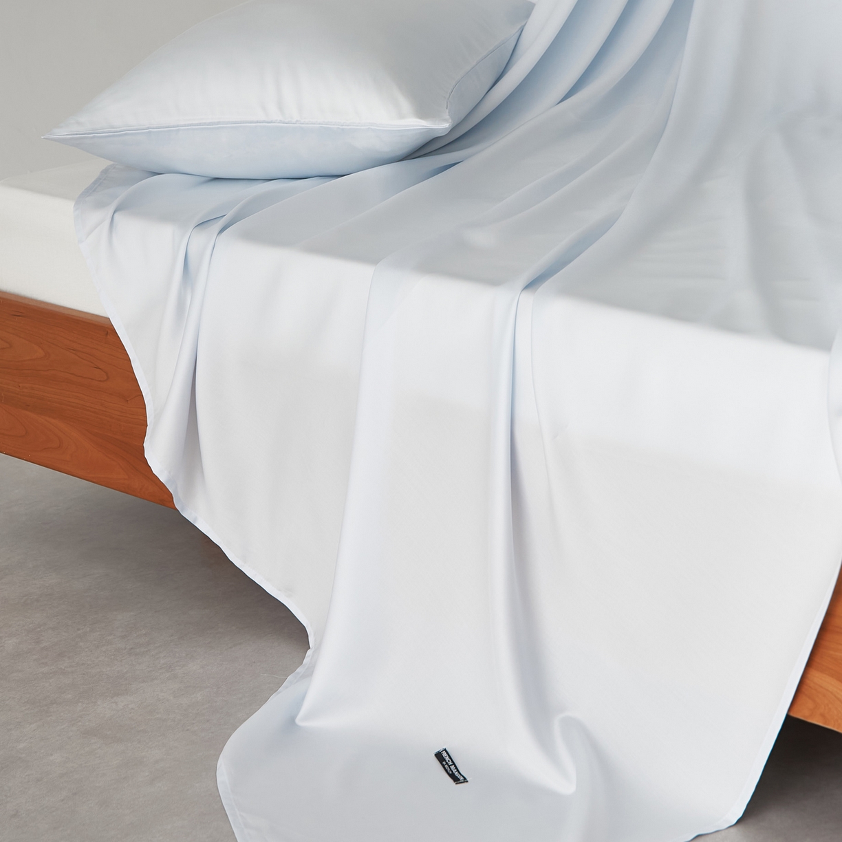 91家纺网 家纺一手货源 找家纺 EH家居 2026春夏新款简约纯色天丝单品床单 云岚色