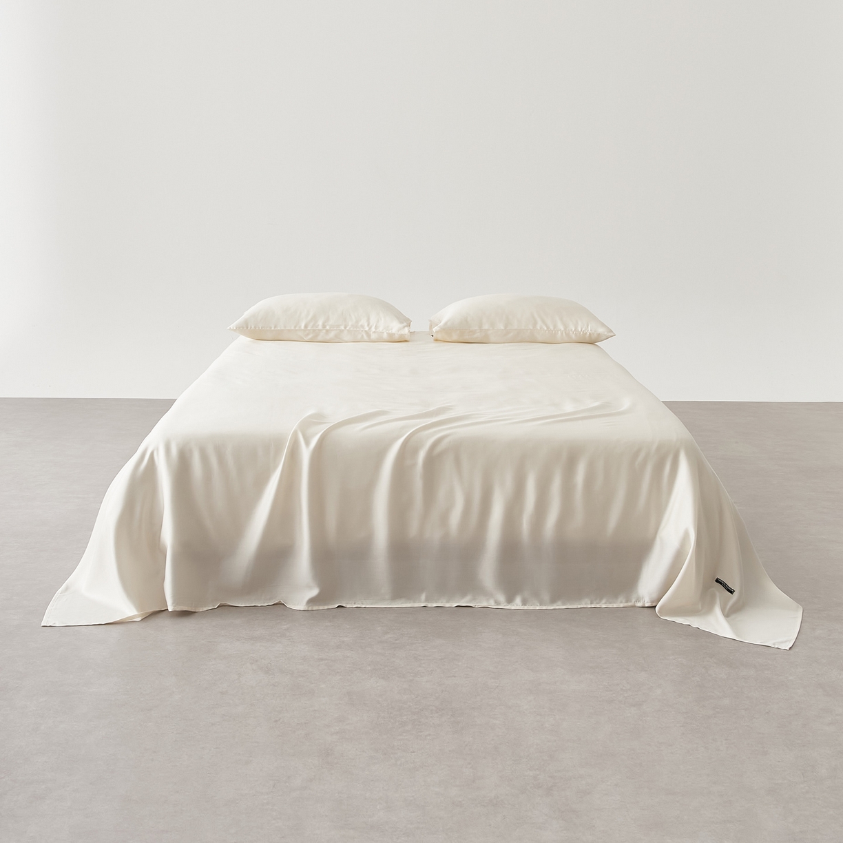 91家纺网 家纺一手货源 找家纺 EH家居 2026春夏新款简约纯色天丝单品床单 珍珠米白