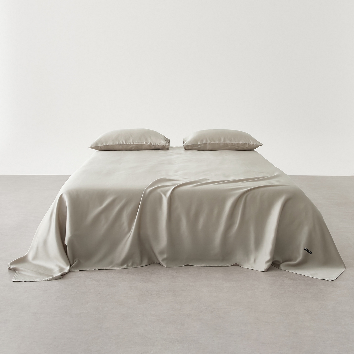 91家纺网 家纺一手货源 找家纺 EH家居 2026春夏新款简约纯色天丝单品床单 珍珠蜜灰