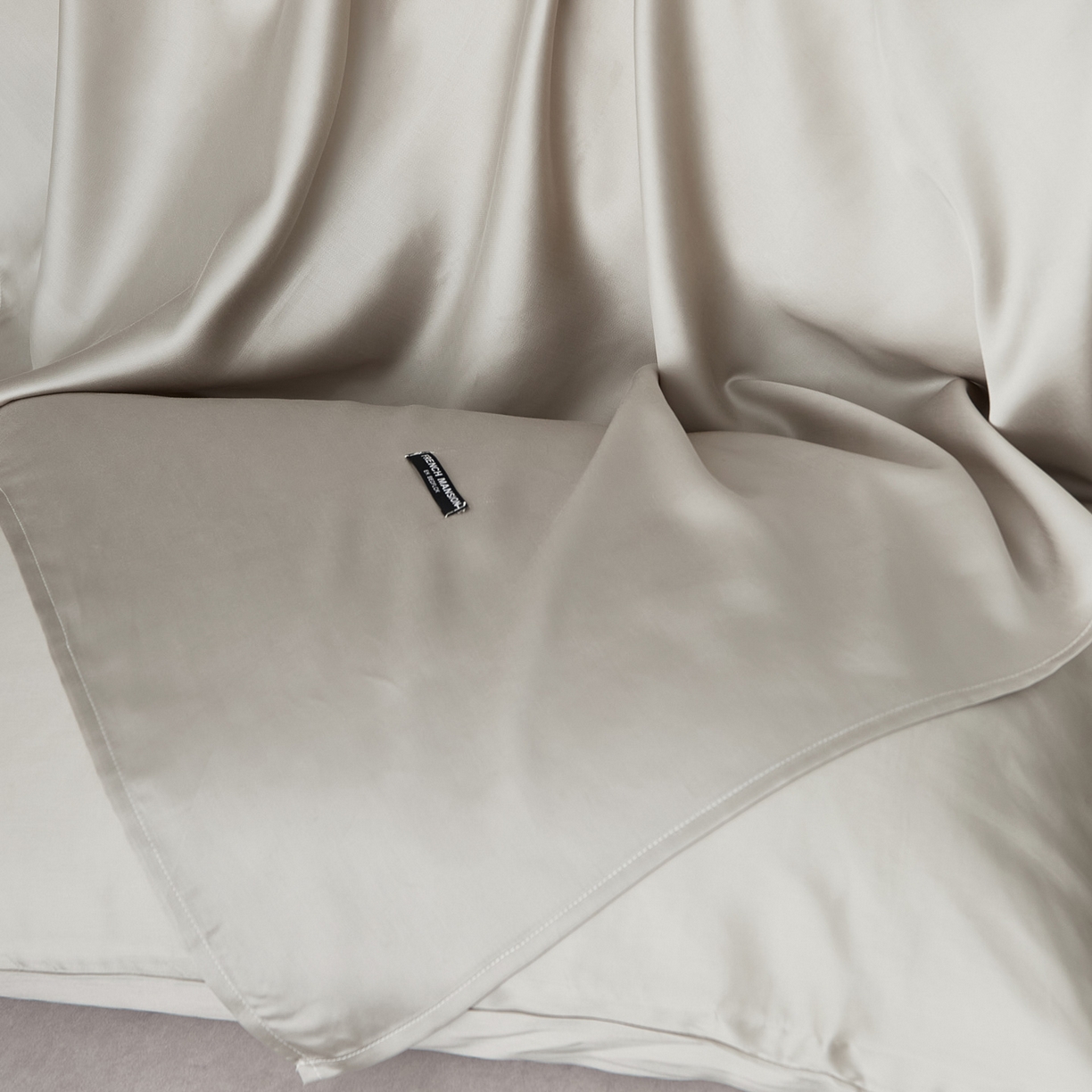 91家纺网 家纺一手货源 找家纺 EH家居 2026春夏新款简约纯色天丝单品床单 珍珠蜜灰