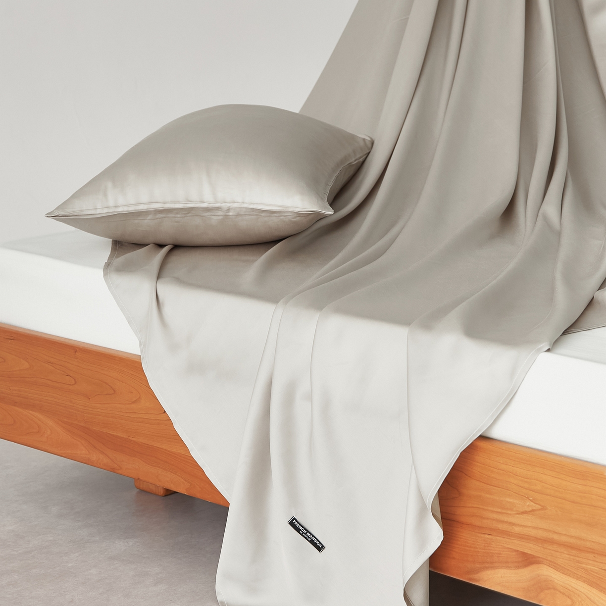 91家纺网 家纺一手货源 找家纺 EH家居 2026春夏新款简约纯色天丝单品床单 珍珠蜜灰