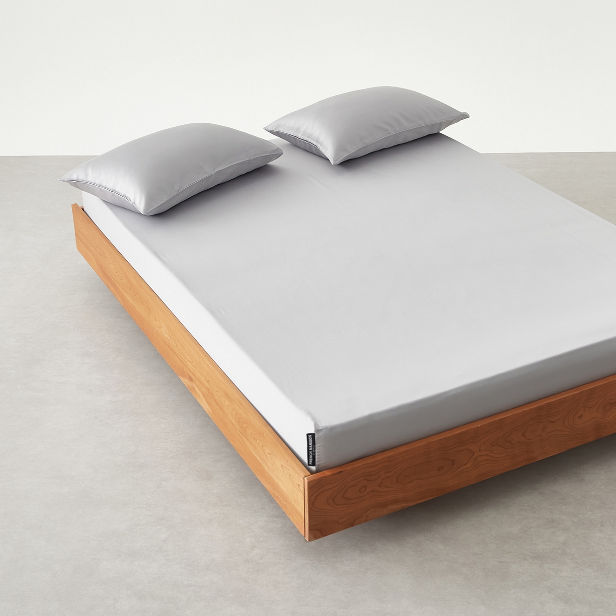 91家纺网 家纺一手货源 找家纺 EH家居 2026春夏新款简约纯色天丝单品床笠 丁香灰