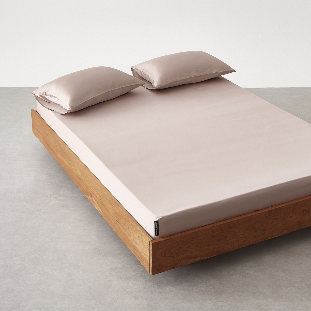 91家纺网 家纺一手货源 找家纺 EH家居 2026春夏新款简约纯色天丝单品床笠 罗浮粉