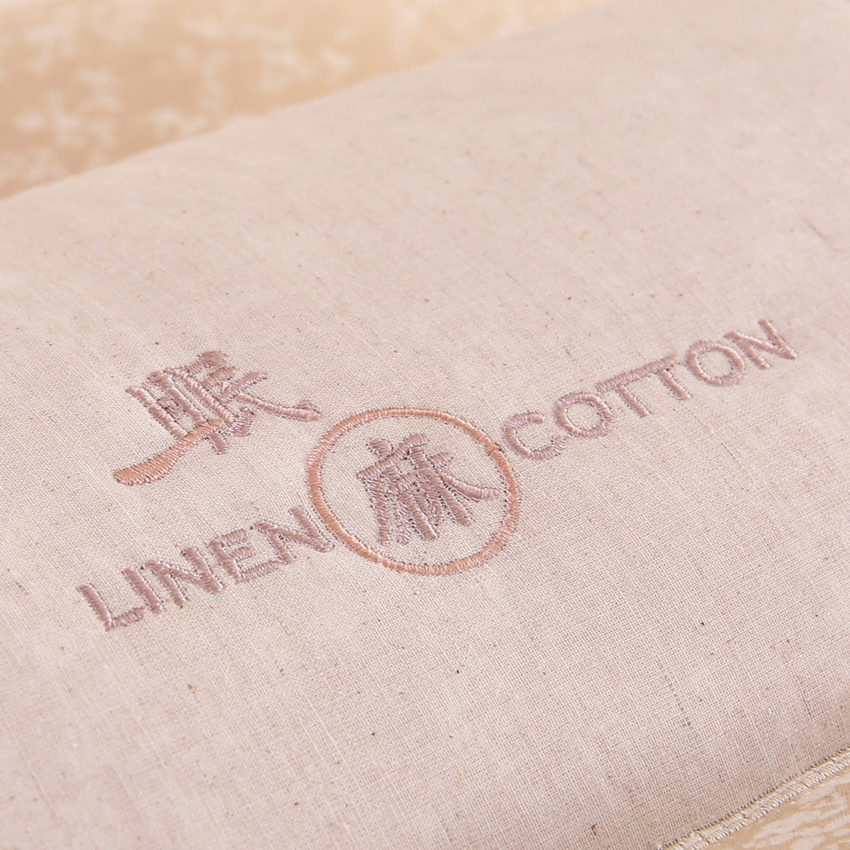 91家纺网 家纺一手货源 找家纺 浩宇家纺 2026新款国潮棉麻枕头枕芯秋冬不上火刺绣护颈枕成人家用舒适定型款6306 亚麻棕