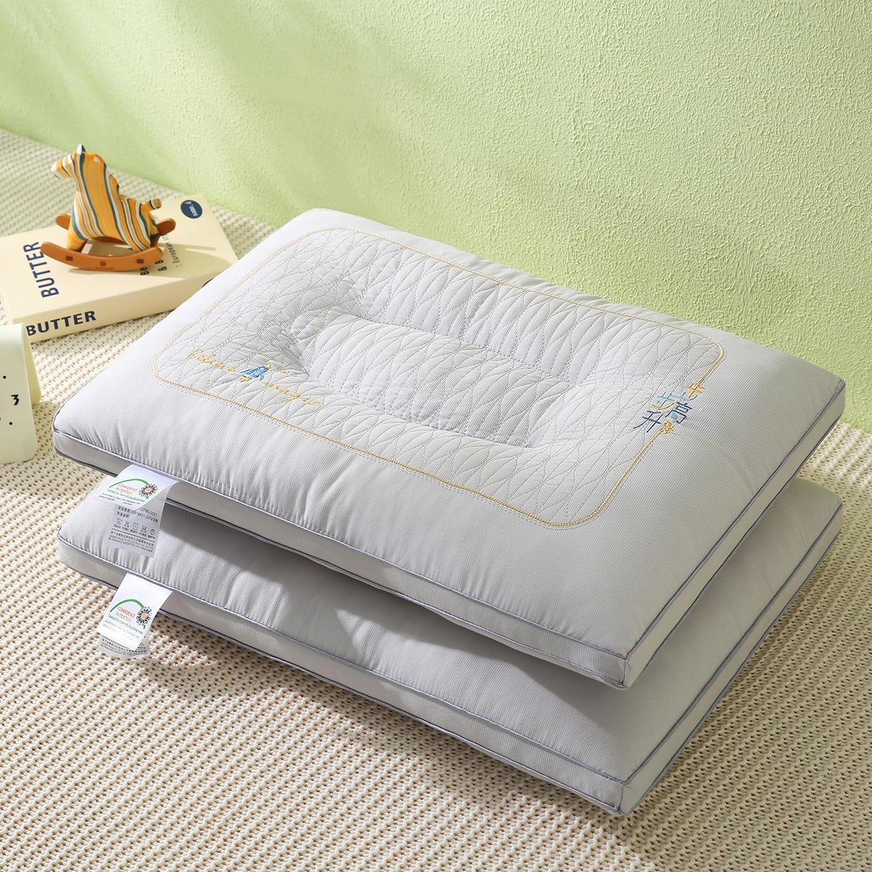 91家纺网 家纺一手货源 找家纺 浩宇家纺 2026新款枕头枕芯步步高升枕刺绣护颈枕学生宿舍舒适定型款6307 步步高升枕-星灰