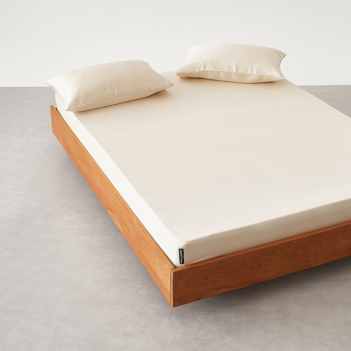 91家纺网 家纺一手货源 找家纺 EH家居 2026春夏新款简约纯色天丝单品床笠 奶油香槟