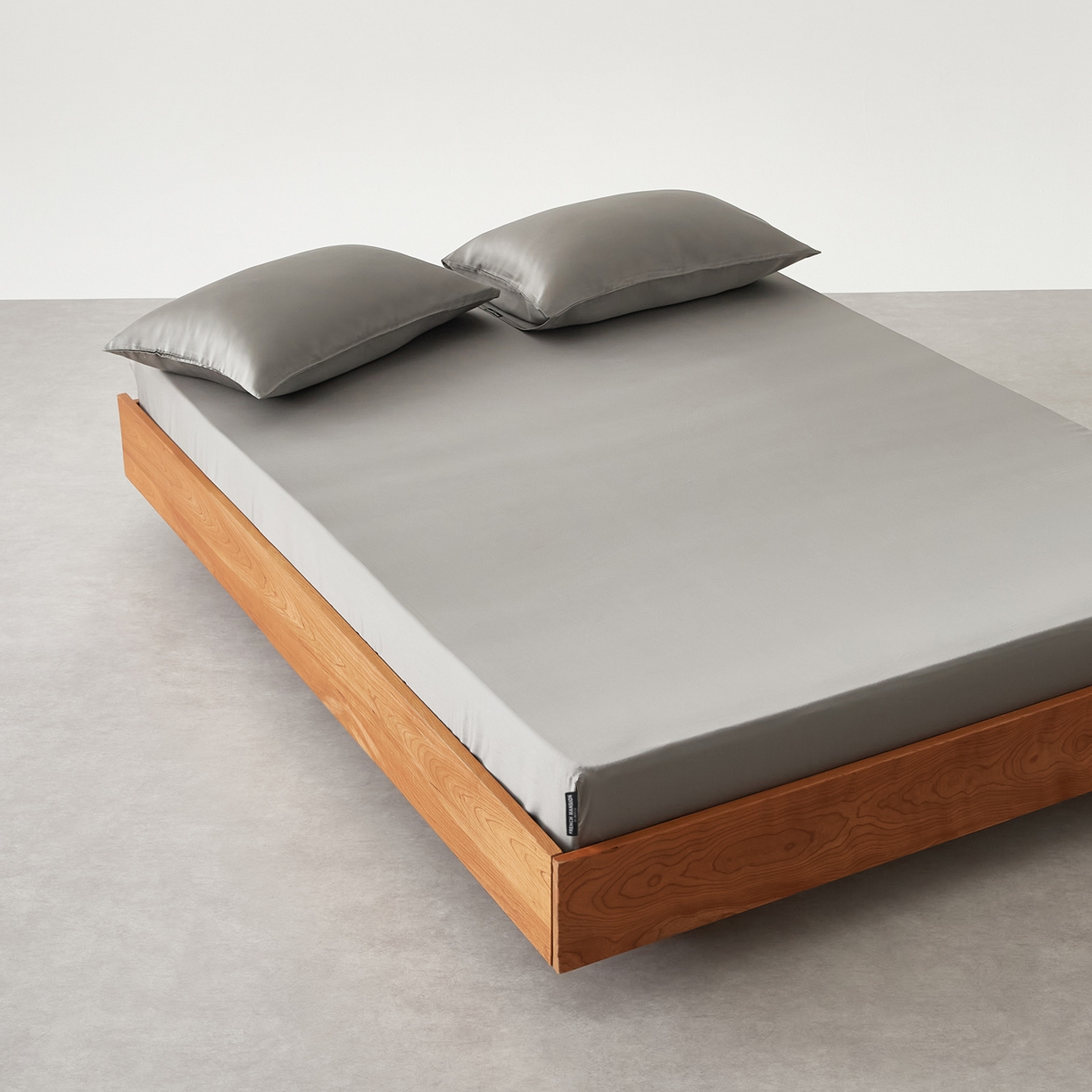 91家纺网 家纺一手货源 找家纺 EH家居 2026春夏新款简约纯色天丝单品床笠 破晓深灰