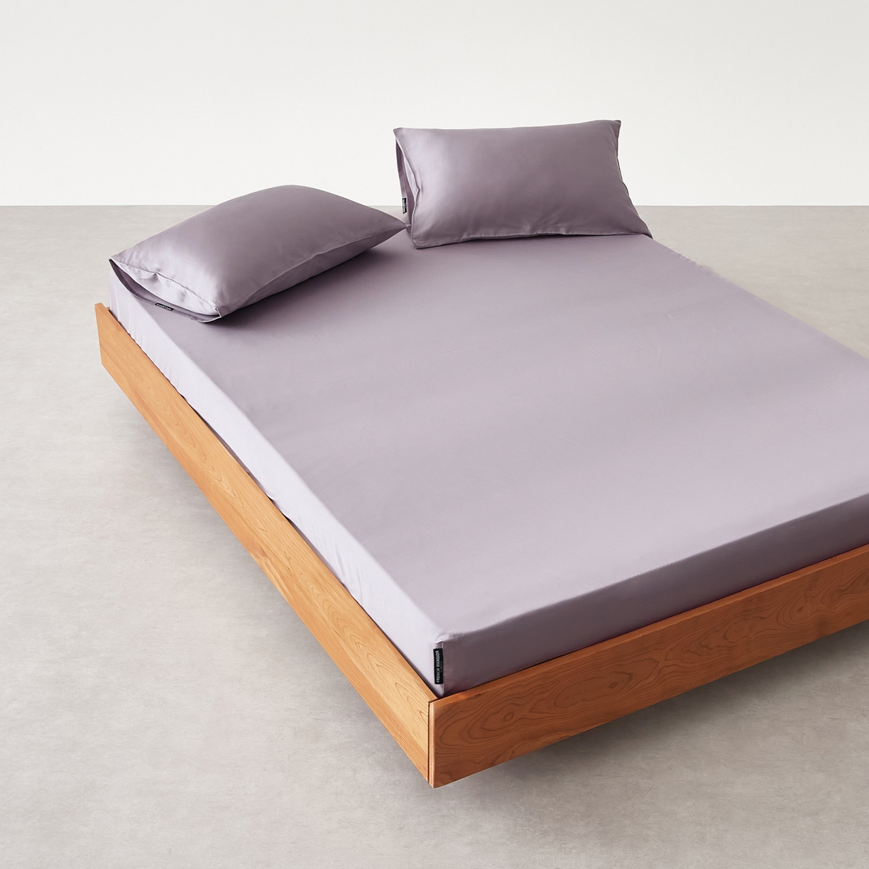 91家纺网 家纺一手货源 找家纺 EH家居 2026春夏新款简约纯色天丝单品床笠 富贵紫