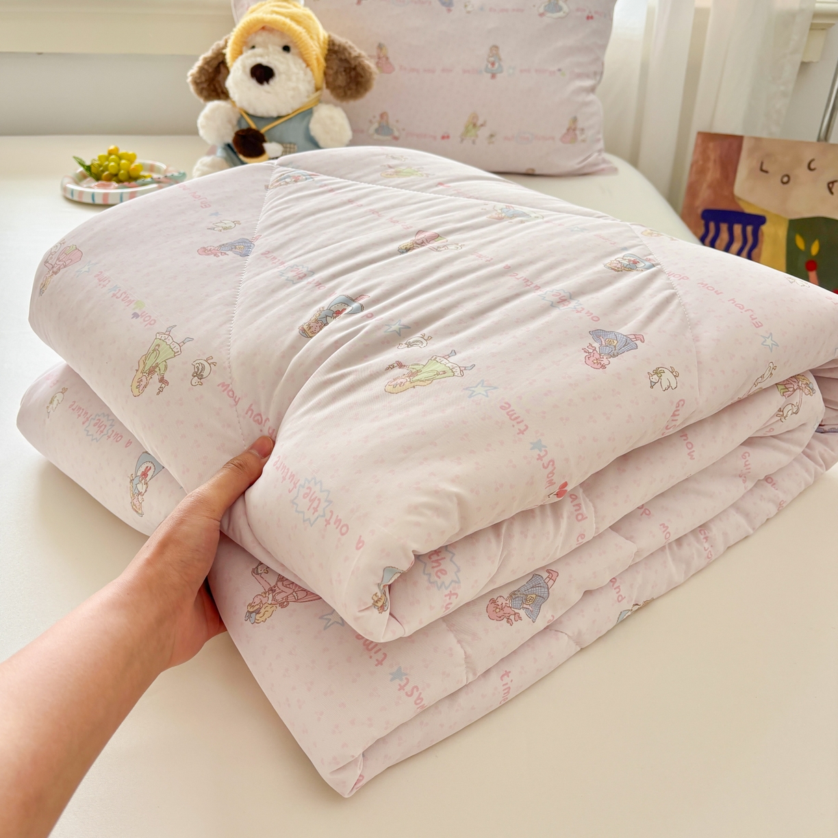 91家纺网 家纺一手货源 找家纺 益多眠 【同款超低价】2026新款锦氨夏凉被凉感丝夏被空调被单人夏被自带凉感冰丝夏被【四周踩棉】 粉裙女孩