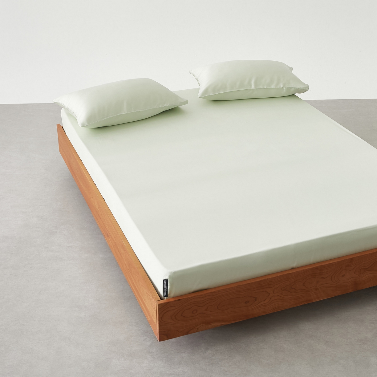 91家纺网 家纺一手货源 找家纺 EH家居 2026春夏新款简约纯色天丝单品床笠 烟雨青