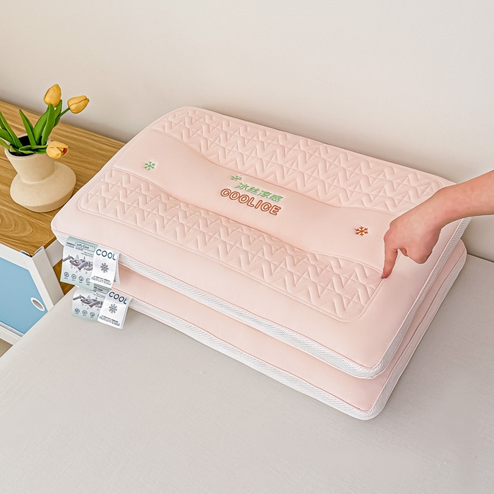 91家纺网 家纺一手货源 找家纺 浩宇家纺 2026新款冰丝凉感枕头枕芯刺绣护颈枕成人家用舒适定型款6308 粉色