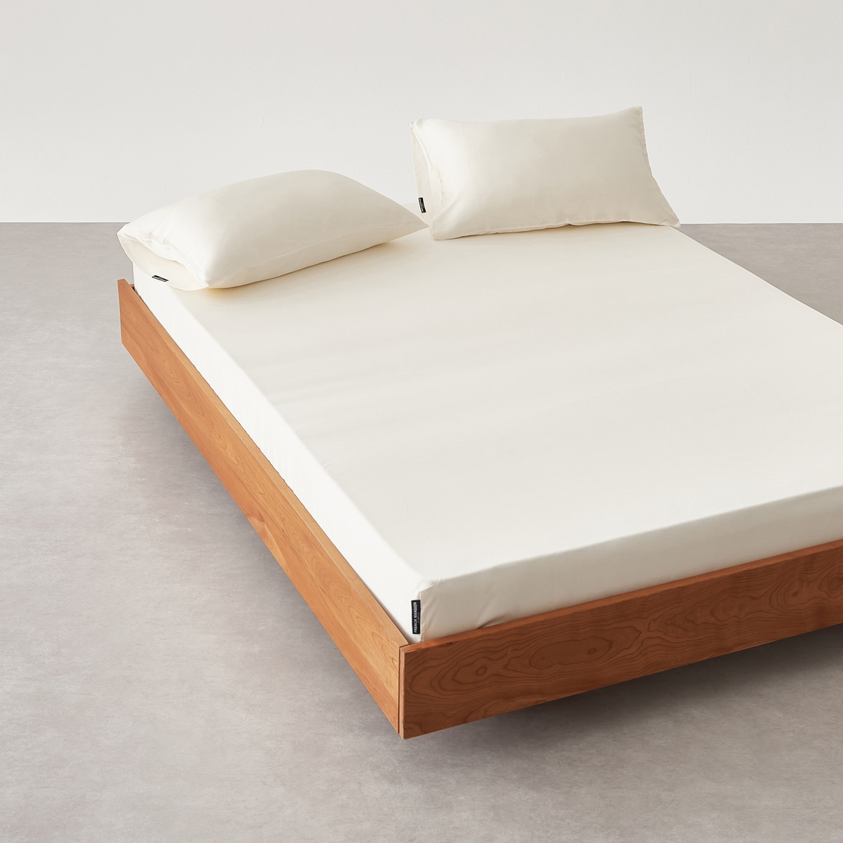 91家纺网 家纺一手货源 找家纺 EH家居 2026春夏新款简约纯色天丝单品床笠 珍珠米白