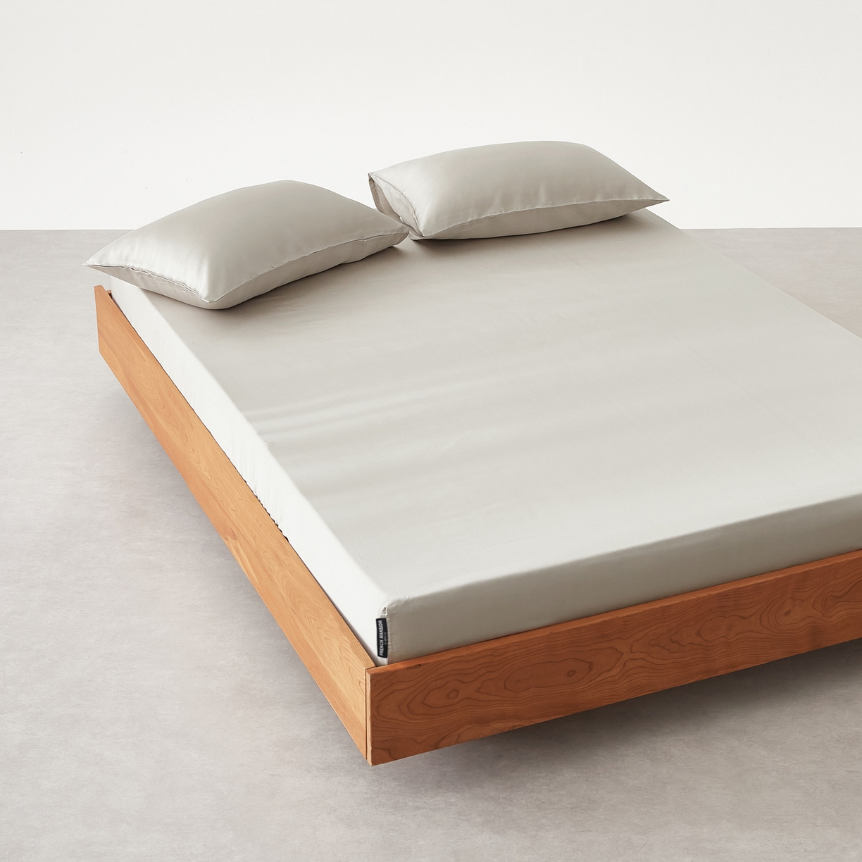 91家纺网 家纺一手货源 找家纺 EH家居 2026春夏新款简约纯色天丝单品床笠 珍珠蜜灰